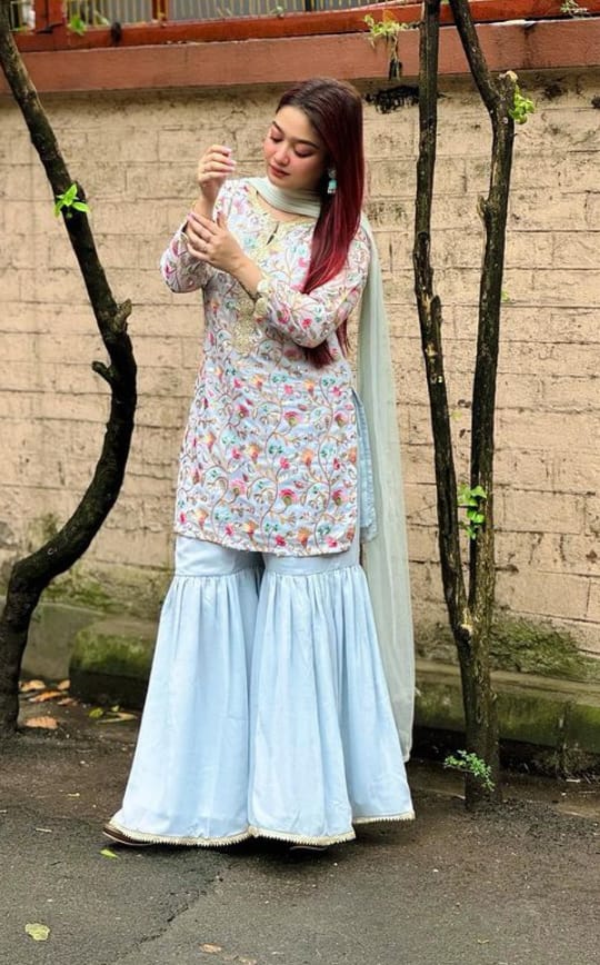  call girls Phoenix Mall